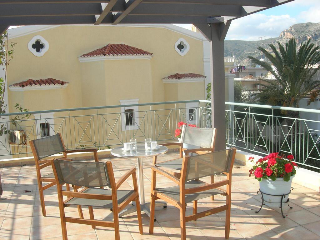 Giorgos Apartments Palaiochora Exterior foto