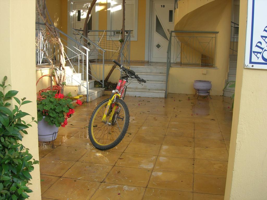 Giorgos Apartments Palaiochora Quarto foto