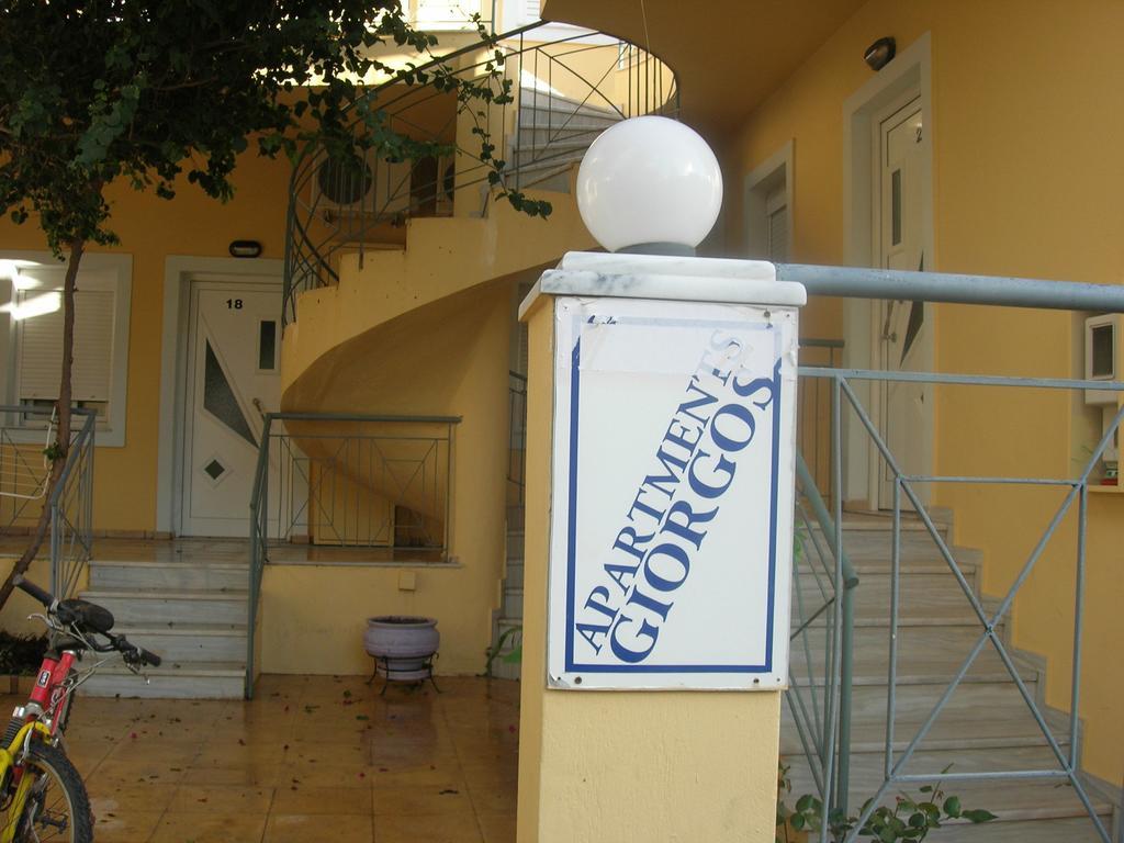 Giorgos Apartments Palaiochora Exterior foto
