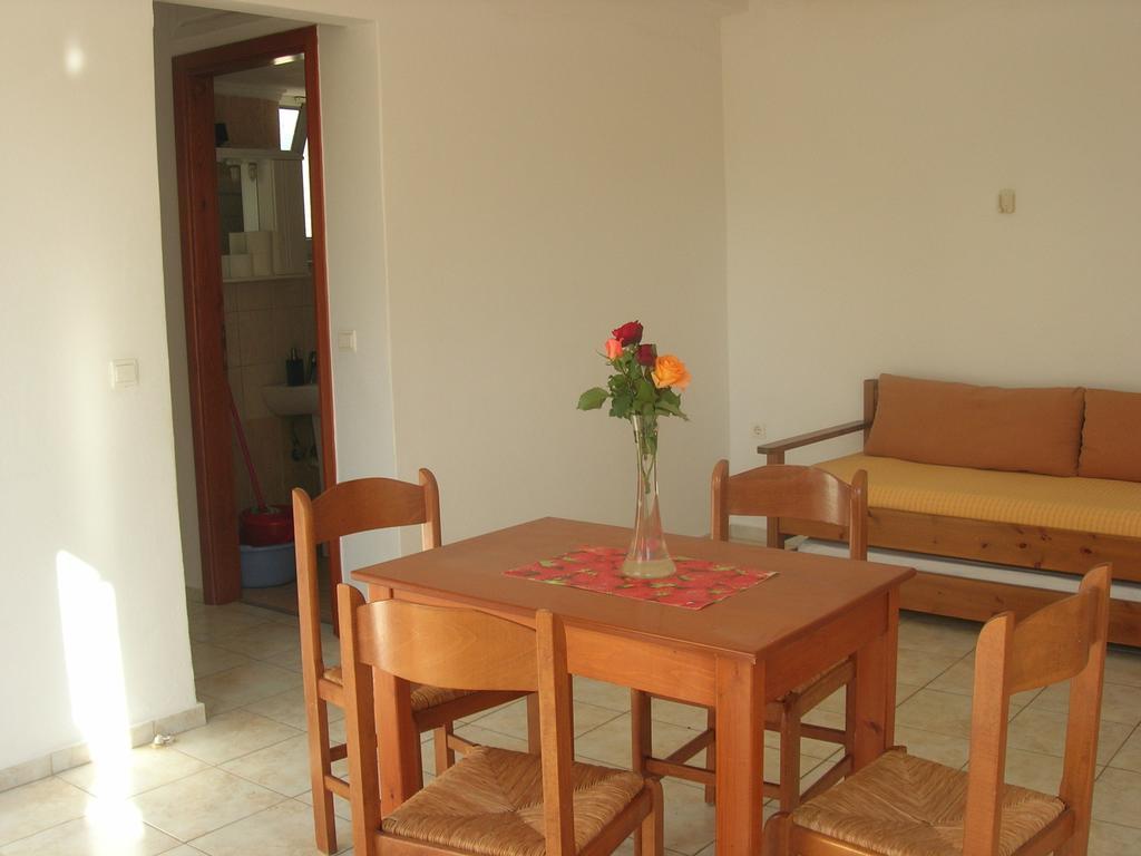 Giorgos Apartments Palaiochora Quarto foto