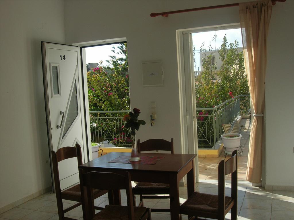 Giorgos Apartments Palaiochora Quarto foto